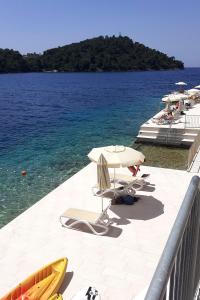 Family friendly apartments with a swimming pool Smokvica, Korcula - 9161