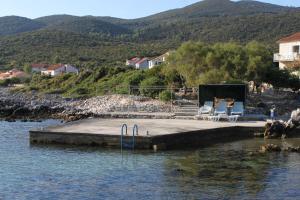 Family friendly apartments with a swimming pool Kneza, Korcula - 9130