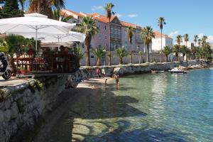 Apartments by the sea Korcula - 9154