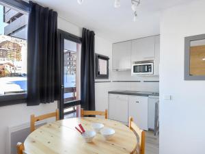 Studio confortable, skis aux pieds, balcon, Wi-Fi - FR-1-181-2163