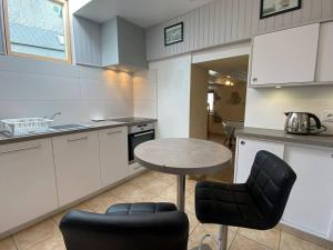 Maison de pêcheur avec terrasse, à 450m de la plage et proche commerces à Trégastel - FR-1-368-363