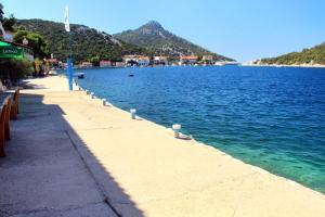 Apartments by the sea Zaklopatica, Lastovo - 12452