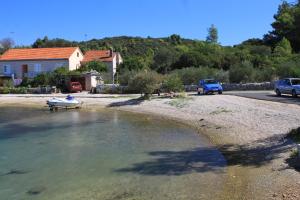 Apartments with a parking space Zrnovo, Korcula - 16045