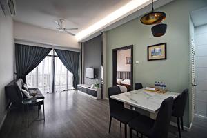 Instay Costa Mahkota With Seaview