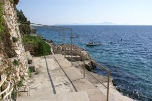 Apartments by the sea Zavalatica, Korcula - 4387