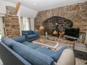 Sunstone Garreg Haul