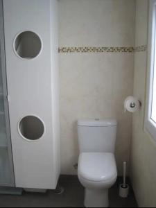 Apartamento, dos dormitorios, tipo ático cerca del centro