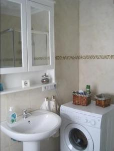 Apartamento, dos dormitorios, tipo ático cerca del centro