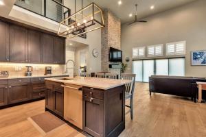 Luxury New Townhome Offers 4-Season Mountain Retreat