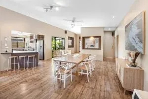 Mudjimba Escape-pet friendly, luxury villa w/ pool - Mudjimba