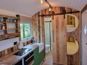Rusty - Shepherds hut sleeps up to 4