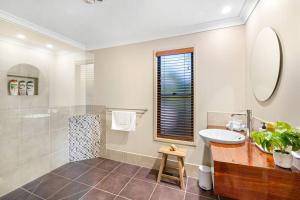 Mudjimba Escape-pet friendly, luxury villa w pool