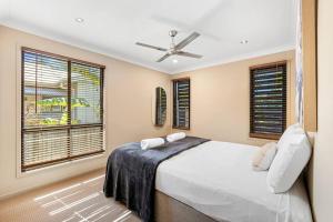 Mudjimba Escape-pet friendly, luxury villa w pool