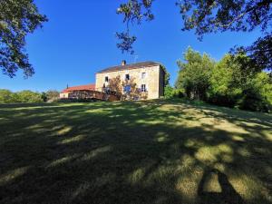 Maisons de vacances Maison typique perigourdine avec piscine : photos des chambres