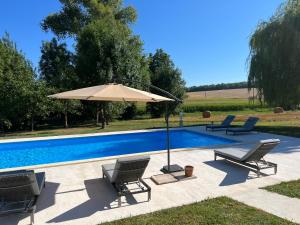 Villas Country villa for 19 pool cinema football pitch : photos des chambres