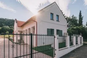 Kardamom Studio Apartman - 鲍洛通费尼韦什