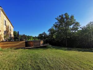 Maisons de vacances Maison typique perigourdine avec piscine : photos des chambres