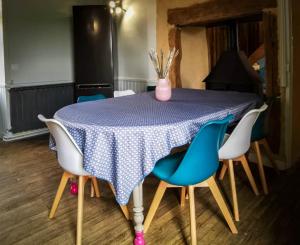 Maisons de vacances Maison typique perigourdine avec piscine : photos des chambres