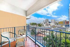 Couples Escape on the Esplanade with Pool & Balcony