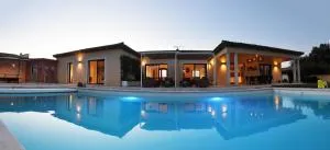 Villa Hameau de Signargues, entre Avignon - Pont du Gard et Uzes - Saze