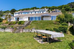 Finest Retreats - Avalon Sea Views