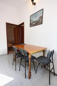 Apartments by the sea Stomorska, Solta - 782