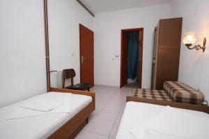 Apartments by the sea Stomorska, Solta - 782