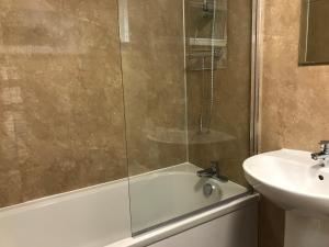 Appin, Beautiful Lochside Apartment with Balcony