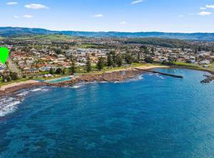 Coastal Vibes - Walk to beach, Marina, Cafes and Pubs