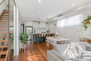Grandview Villa Kingscliff - Oceanview Tri-level Villa by uHoliday