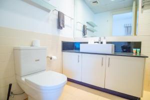 Luxury Escapes - Spacious 2BR Apt in the heart of Dubai Marina- Yacht Bay