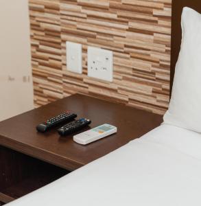 Bayside Hotel 100 Pixley Kaseme Street (West Street)