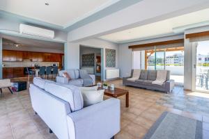 Melograno 3-BR Apt w Terrace in Larnaca