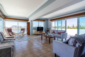 Melograno 3-BR Apt w Terrace in Larnaca