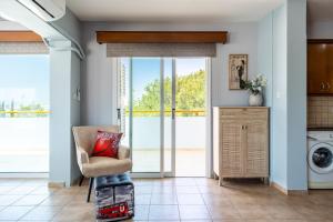 Melograno 3-BR Apt w Terrace in Larnaca