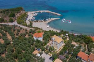 Bella Vista Sea View Apartments, by ZanteWize