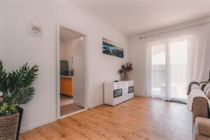 Apartments by the sea Molat - 18433