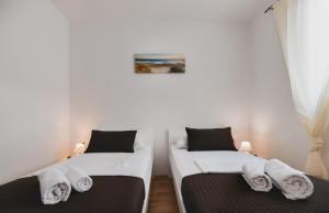 Apartments by the sea Molat - 18433