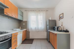 Apartments by the sea Molat - 18433