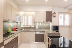 Filoxenia MG Projects Near Acropolis Veeikou