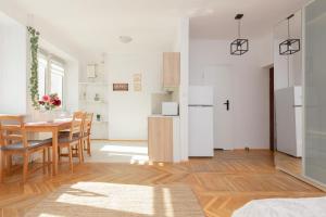 Cozy Studio in the Heart of Warsaw, Elektoralna by Renters