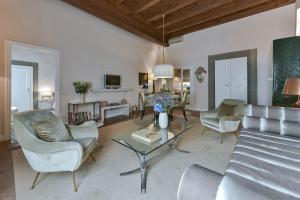 Boccaccio elegant apartment in Oltrarno