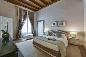 Boccaccio elegant apartment in Oltrarno