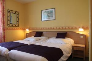 Hotels Hotel Des Bains : Chambre Double avec Salle de Bains Privative