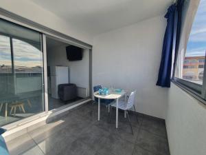 Studio cabine à Sète avec climatisation et parking, proche canal - FR-1-338-398