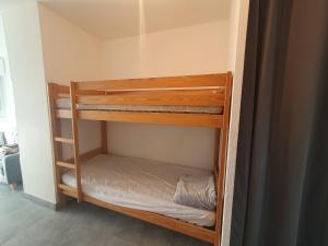 Studio cabine à Sète avec climatisation et parking, proche canal - FR-1-338-398