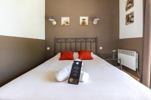 Hotels Hotel Les Vieux Acacias : photos des chambres