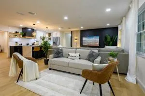 All-Encompassing Retreat with Pool and Game Room! - Orient Park