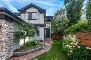 G@Home Whole House in ValleyRidge/ #1 to Banff - Priddis