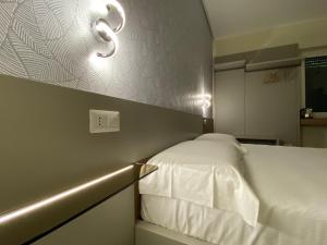 Levante apartment and room